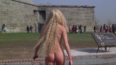 Daryl Hannah - Nude Butt Scenes in Splash (1984)