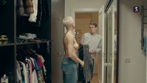 Darya Moroz - Nude Butt Scenes in Gold Diggers s01e01 (2019)