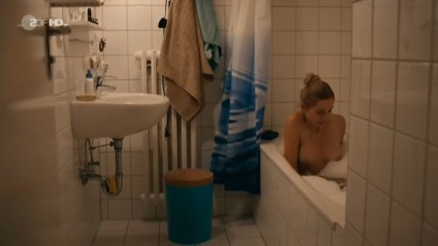 Annika Blendl - Nude Butt Scenes in Kommissarin Heller s01e02 (2014)
