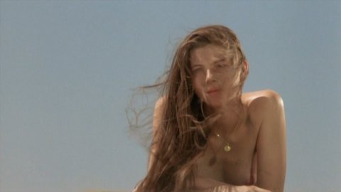 Benedicte Loyen - Nude Butt Scenes in Gaspard et Robinson (1990)