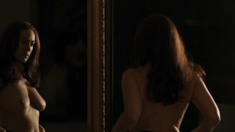 Elena Sofia Ricci - Nude Butt Scenes in Loro (2018)