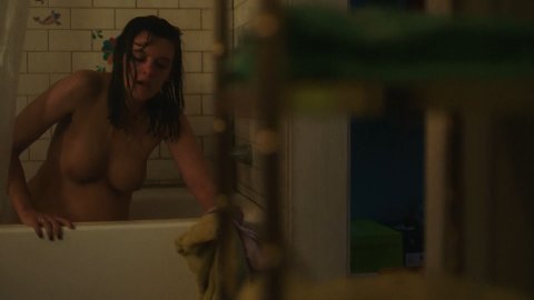 Frankie Shaw - Nude Butt Scenes in SMILF s02e05 (2019)