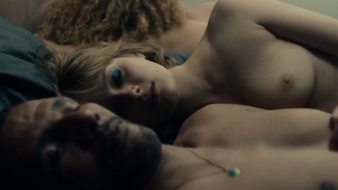 Sarah Pasquier, Nadia Tereszkewicz - Nude Butt Scenes in Persona non grata (2019)
