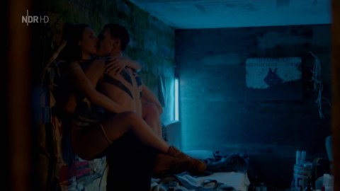 Simone Geissler, Valerie Stoll - Nude Butt Scenes in Hanna's Homecoming (2018)