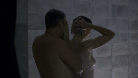 Sophie Gomez - Nude Butt Scenes in Monarca s01e04, e07 (2019)